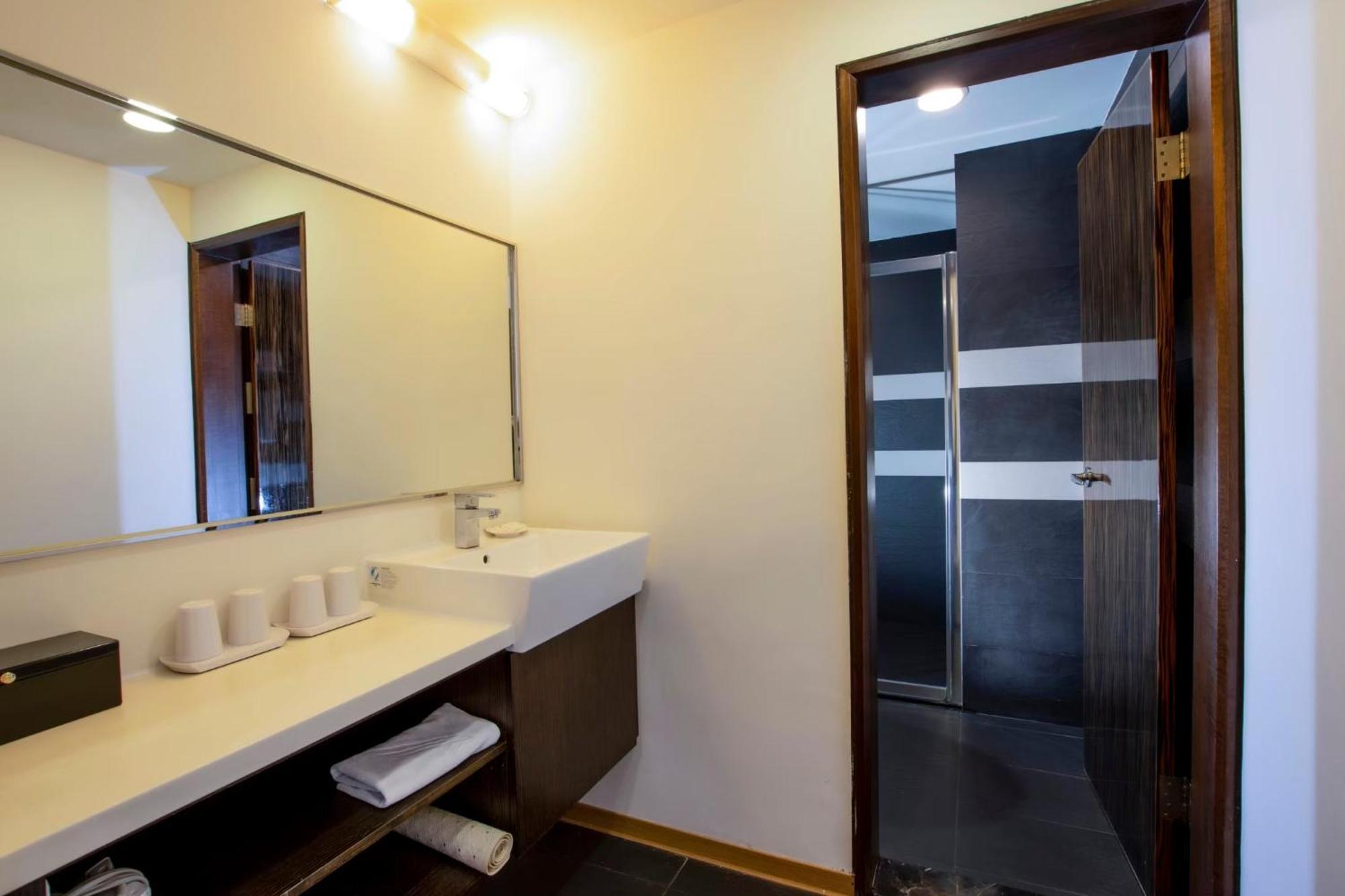 Lealea Garden Hotels - Moon Lake Yuchi Extérieur photo